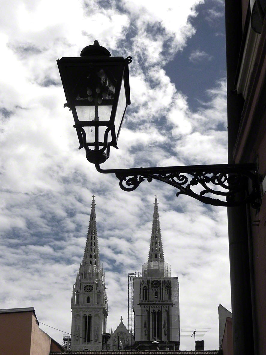 Zagreb Dom und Straßenlaterne