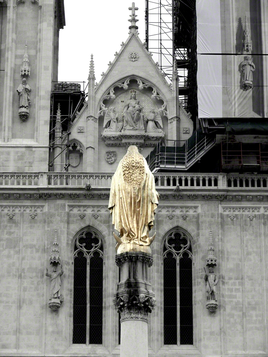 Zagreb, Marienstatue vor dem Dom