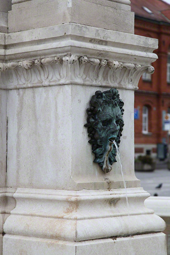 Zagreb Mariensäule Maske